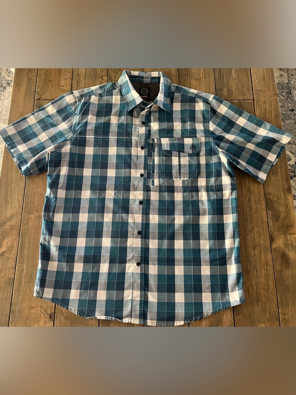 Wrangler ATG Short Sleeve Performance Button Down Shirt Men’s size L